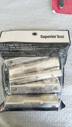 Multiple size tub shower valve wrench set