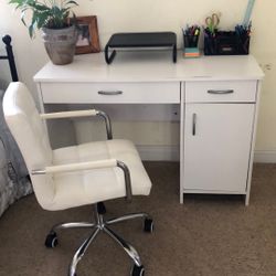Office Desk And Leather Chair 