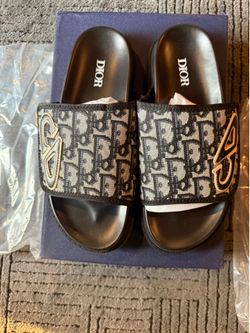Size 9 Dior slide