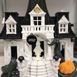 BATH & BODY WORKS HAUNTED HOUSE LUMINARY 3-Wick Candle Holder 2024 NIB