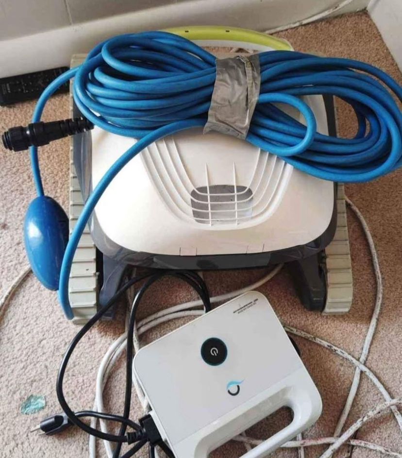 Dolphin Pool Robot