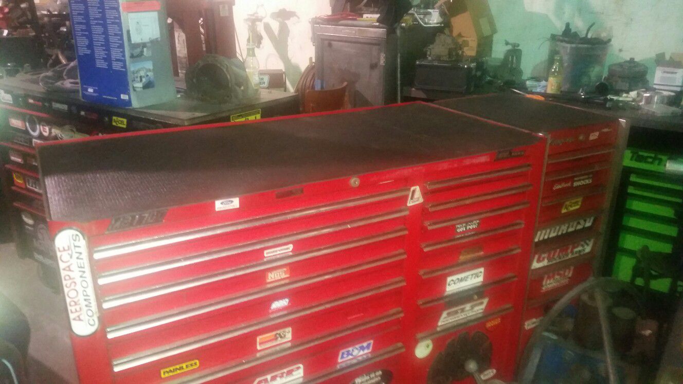 Mac tool box with snap on side cabinet