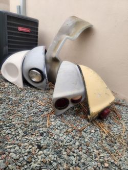 BAJA BUG RIGTH FENDERS, specifically for the right side only (2 front, 2 rear) plus the rear engine cover. $100 for the 5-piece set. I am located in N
