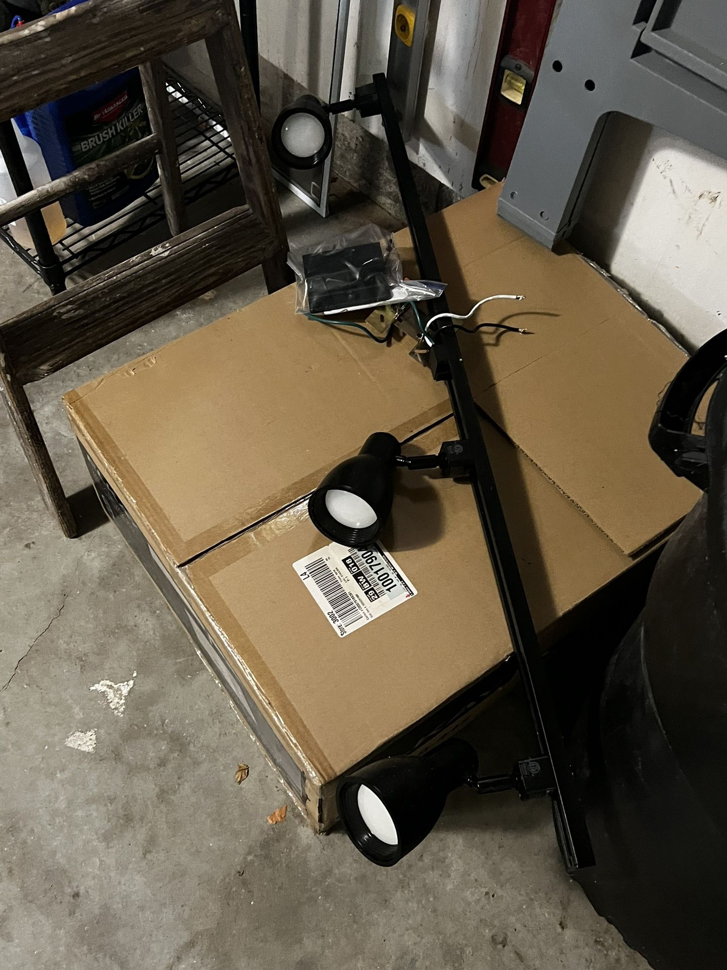Track Light With 3 Lights (Black)