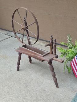 Vintage Primitive Wood Spinning Wheel With Flower Planter