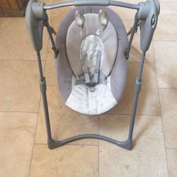 Graco Slim Spaces™ Compact Baby Swing