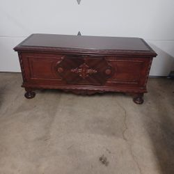 Vintage Lane Cedar Chest