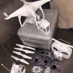 DJI Phantom 4 Drone Bundle