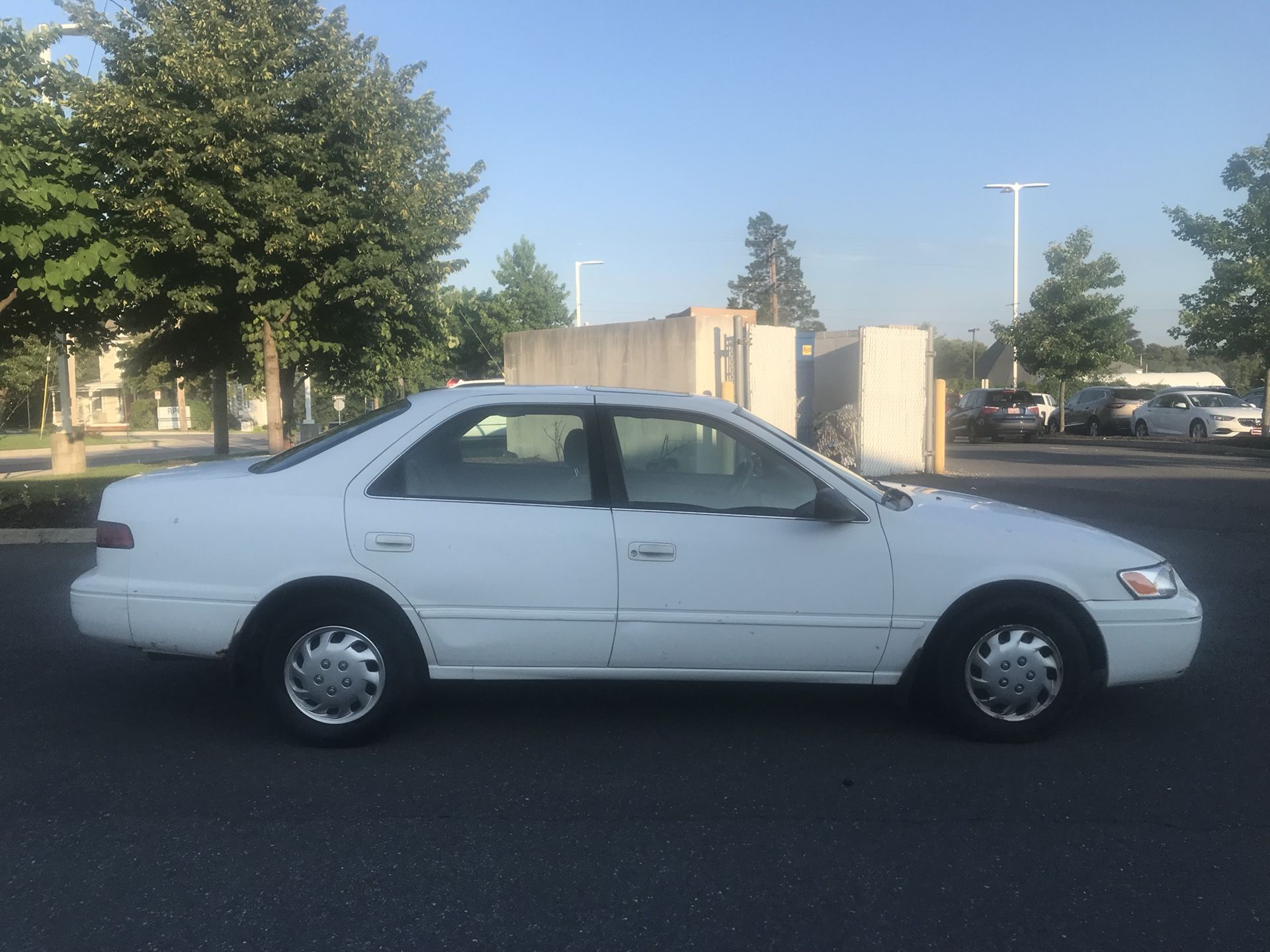 Toyota Camry LE 1999 $850