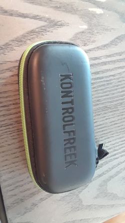 Kontrol Freeks with portable case(brand new)