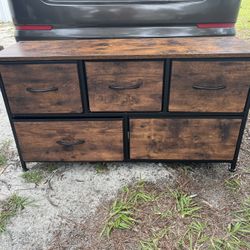 Rustic Brown 5 - Drawer Dresser & 1 -Drawer Nightstand Set