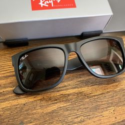 RAY BAN JUSTIN’S 54mm. BLACK RUBBERIZED FRAME w/ BRAND NEW LIGHT GREY GRADIENT LENSES. 