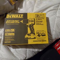 DWALT 20 VOLT DRILLBATTERY CHARGER WITH BITSET