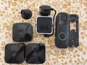 Blink 3 camera system and doorbell MAKE AN OFFER**