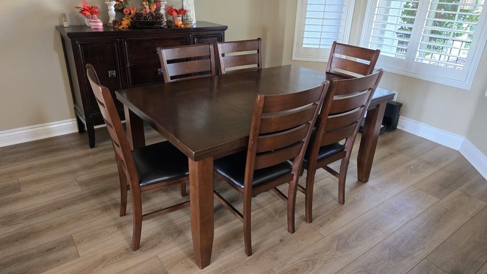 Dinning Table and Chairs (Yes, It's Available!)