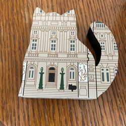 Vintage Cat’s Meow Cat Shaped House Adorable Nice Size