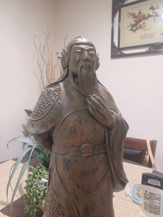 Guan Yu Statue