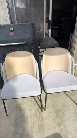Par de sillas elegantes