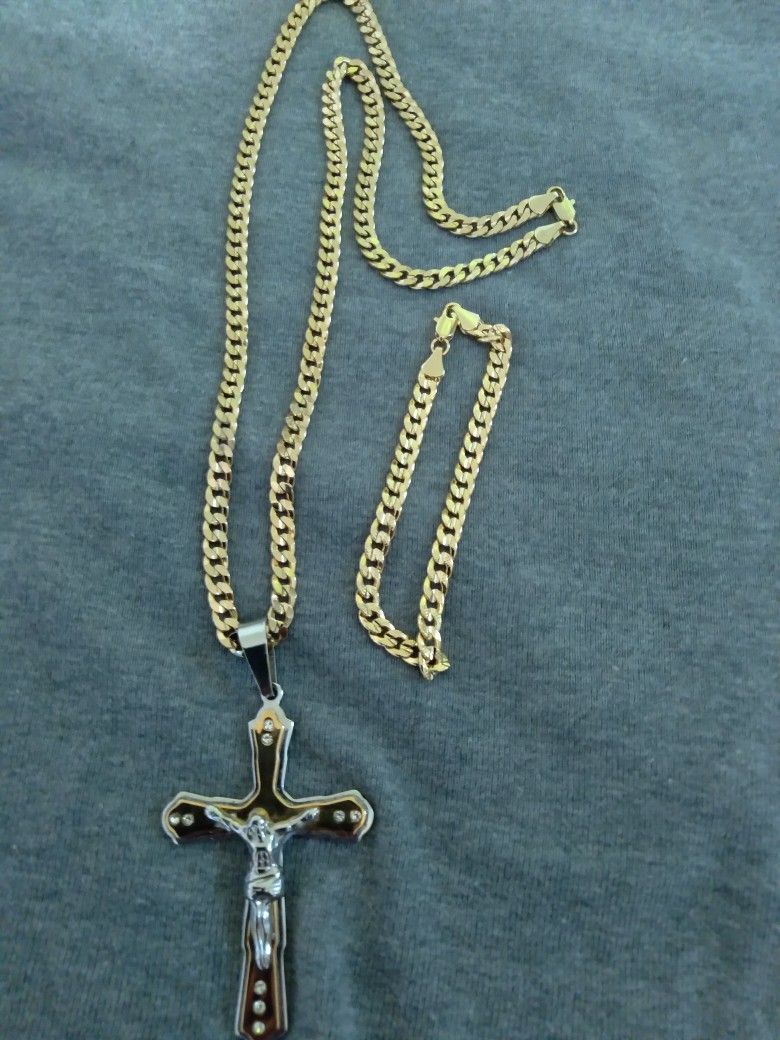 Very Nice 14kt Gold Over Staineless Steel Cuban Link Chain With Matching Bracelet For Sale !!