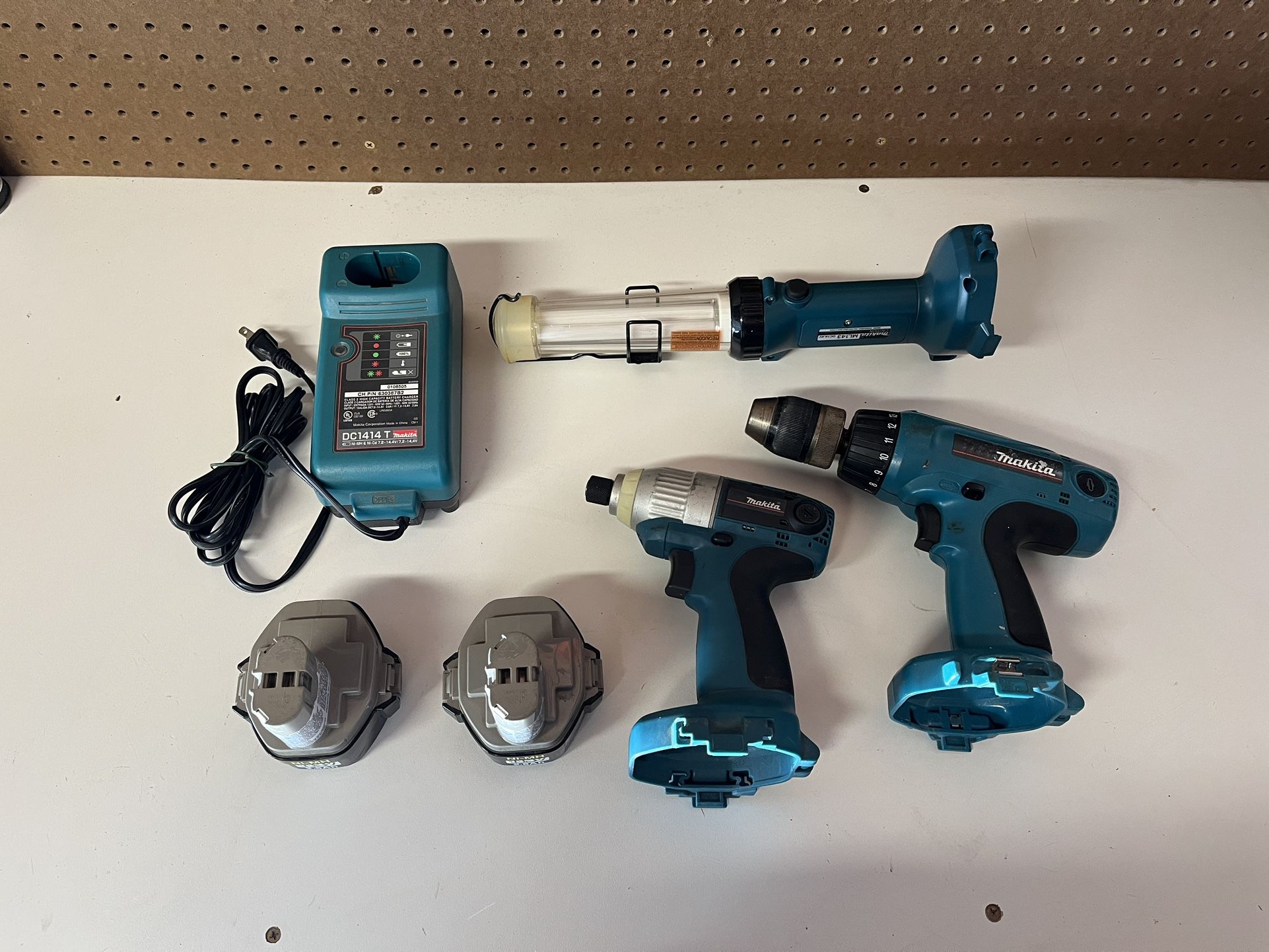 Makita drill, driver, light set