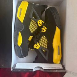 New Jordan Retro Thunderbolts 7Y