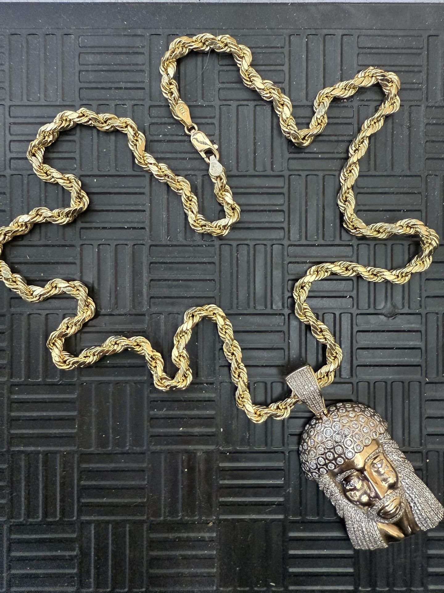 Gold Chain With Diamond Pendant