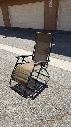 2 Zero Gravity Chairs
