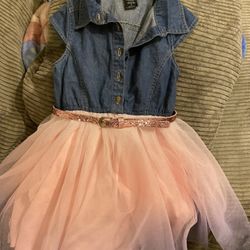 Size 4T  Only Wore For Easter Pics  