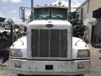 2005 Peterbilt 385 Truck for Parts