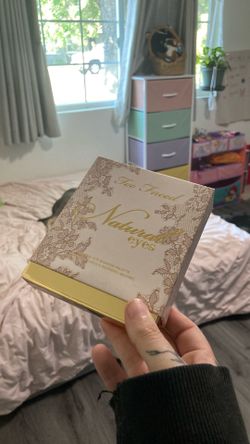 Too faced natural eyes
