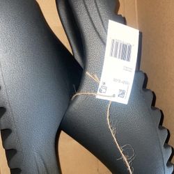 Onyx Yeezy Slides