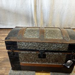 Antique Steamer Trunk 