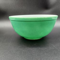 1940s Green Pyrex Bowl 2.5 QT 