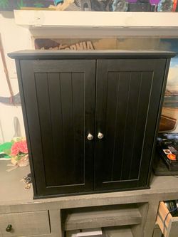 Wall cabinet