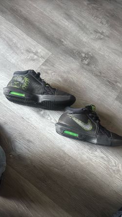 Nike LeBron Witness 8 en la combinación de colores Black/Volt (Negro/Voltio).size 11