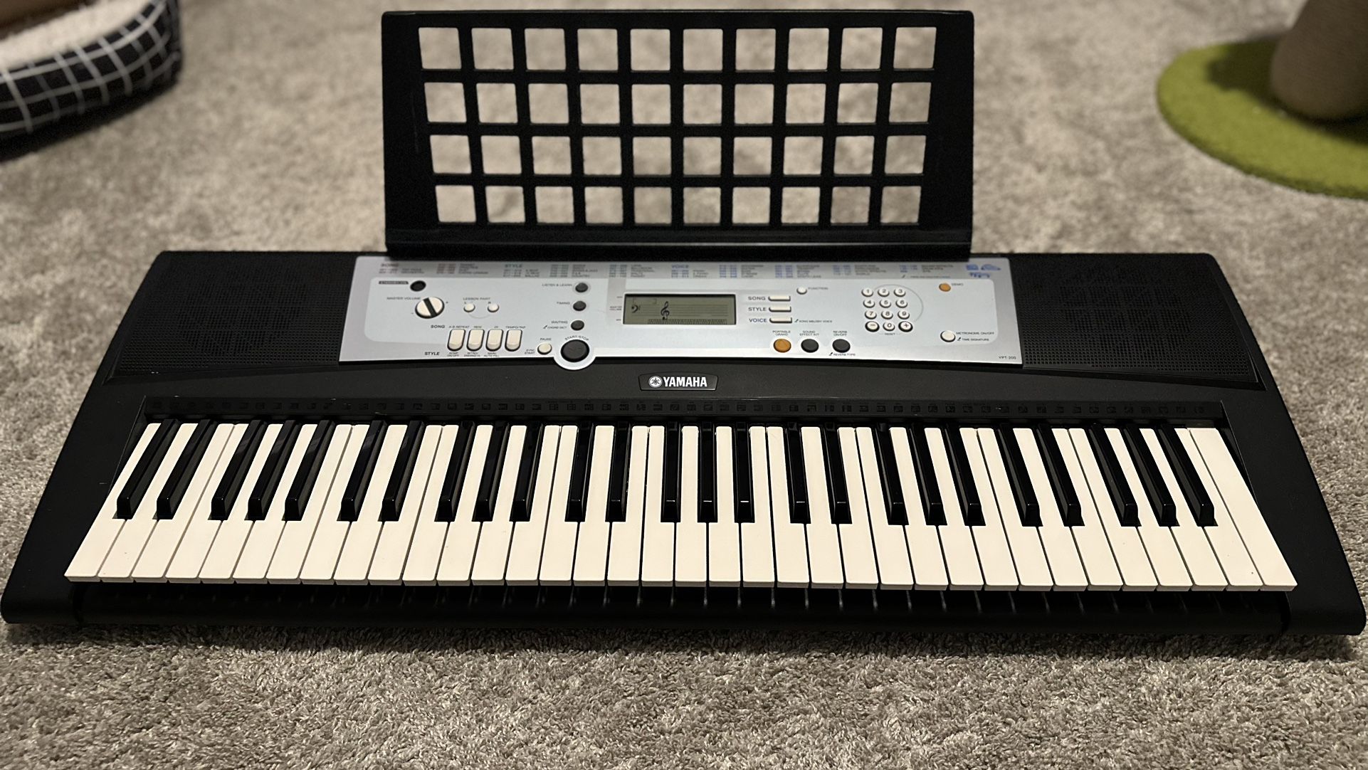 Yamaha YPT-210 61-Key Portable Keyboard