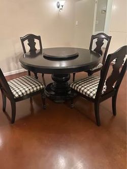 Dining table and 5 chairs