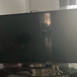 Insignia 32in TV (Like New)