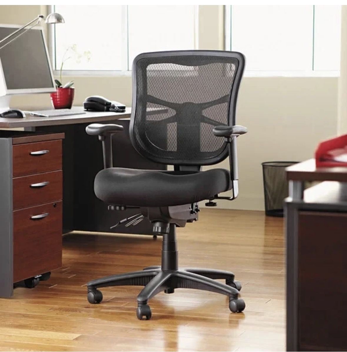 Mid-Back Mesh Swivel/Tilt Office Chair - Adjustable Height Black