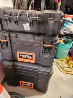 Ridged rolling toolbox