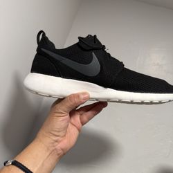 Nike Tennis Shoes Size 10.5