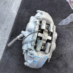 2013 Bmw Active3 Left Front Caliper