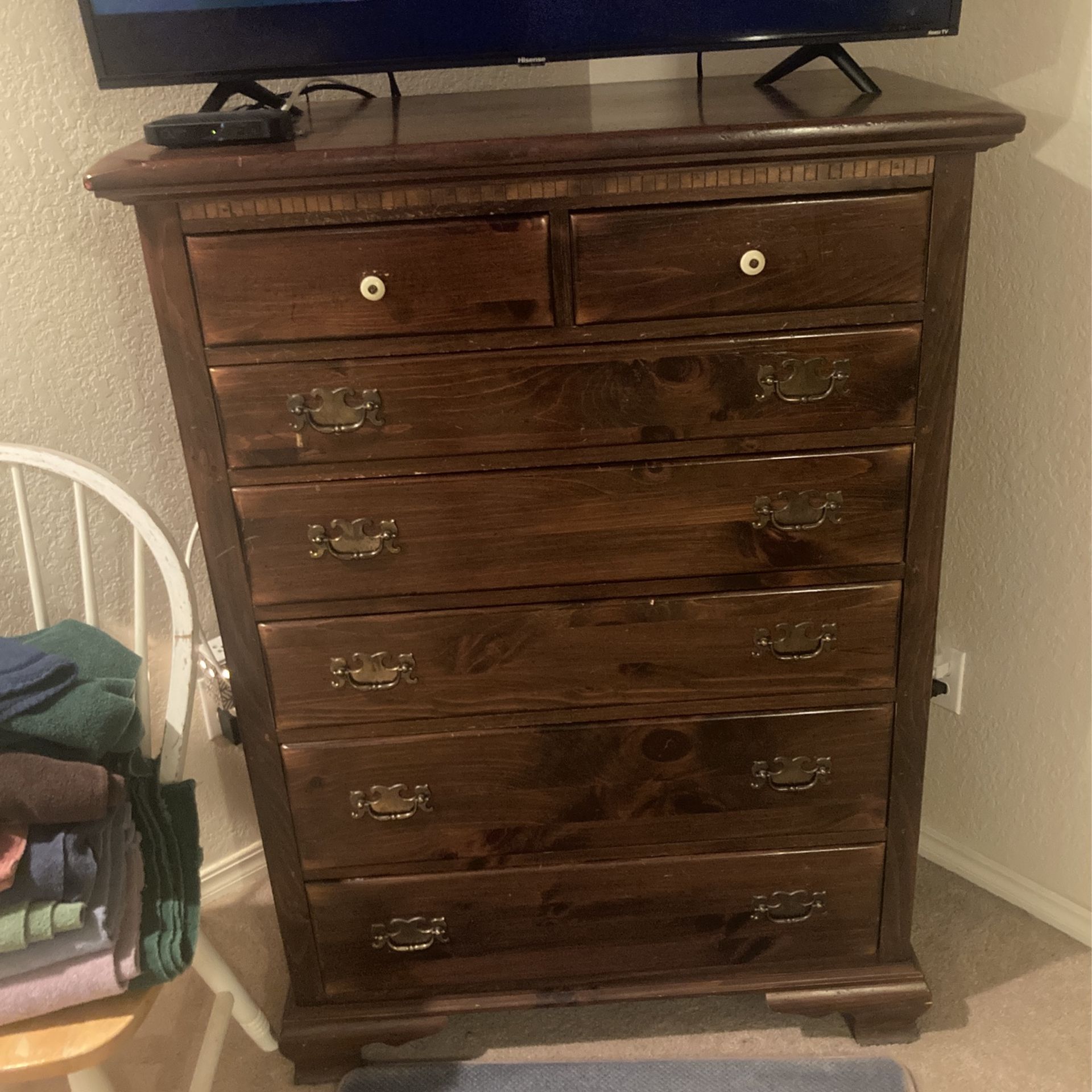 Dresser And 2 End Tables