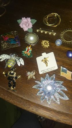 Vintage 18 peice broach and pin group .all for one money