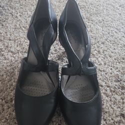 WOMANS SHOES