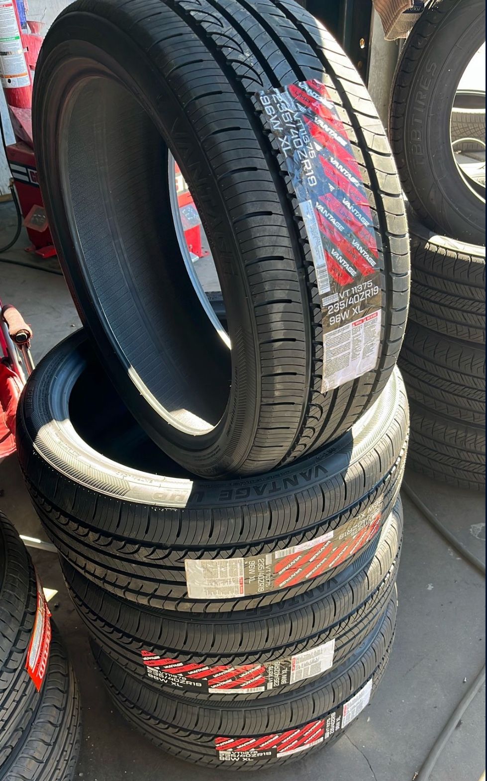 235/40ZR19