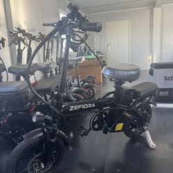 Folding electric bicycle