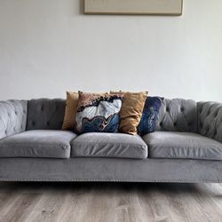 Modern Grey Velvet Chesterfield Sofa – 3-Seater with Tufted Back & Nailhead Trim! 