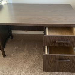 Desk.. Heavy And Sturdy 
