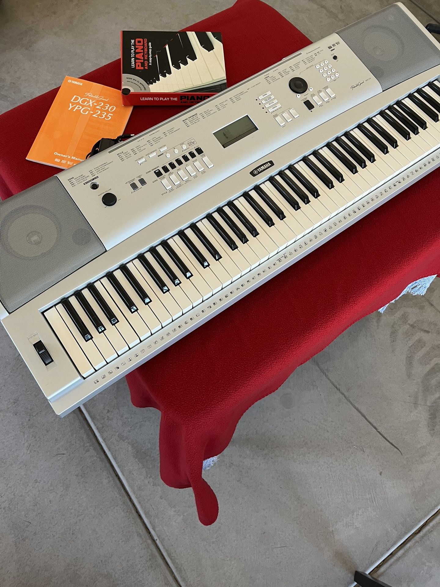 YAMAHA - Portable Grand Piano - DGX 230